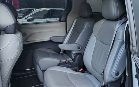 Toyota Sienna, 2023 год, 3 050 333 рублей, 12 фотография