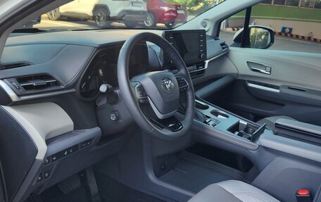 Toyota Sienna, 2023 год, 3 050 333 рублей, 13 фотография