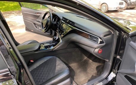 Toyota Camry, 2018 год, 2 700 000 рублей, 2 фотография