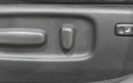 Toyota Avensis III рестайлинг, 2004 год, 749 000 рублей, 23 фотография