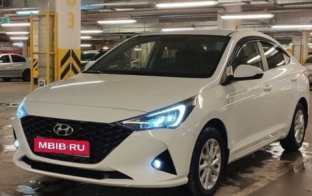 Hyundai Solaris II рестайлинг, 2021 год, 1 700 000 рублей, 1 фотография
