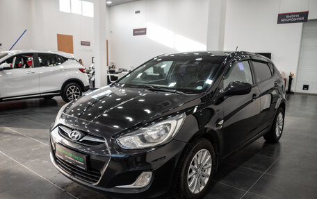 Hyundai Solaris II рестайлинг, 2011 год, 695 000 рублей, 1 фотография