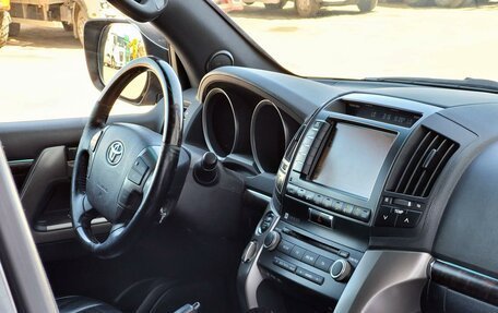 Toyota Land Cruiser 200, 2011 год, 2 699 000 рублей, 15 фотография