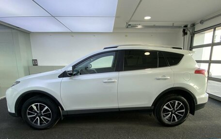 Toyota RAV4, 2018 год, 2 625 000 рублей, 10 фотография