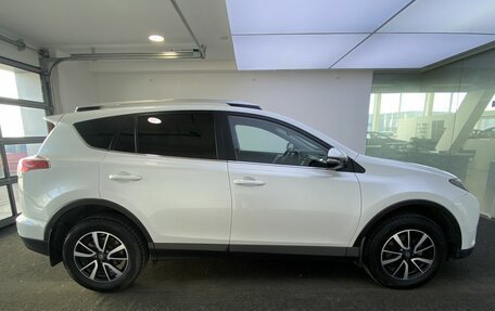Toyota RAV4, 2018 год, 2 625 000 рублей, 5 фотография