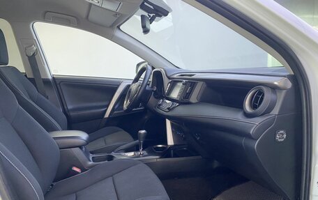 Toyota RAV4, 2018 год, 2 625 000 рублей, 13 фотография