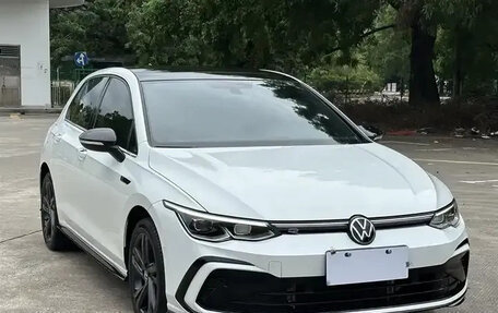 Volkswagen Golf VIII, 2023 год, 1 950 777 рублей, 2 фотография