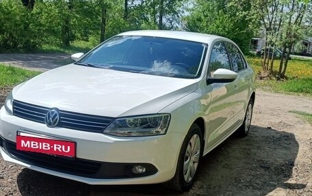 Volkswagen Jetta VI, 2013 год, 1 120 000 рублей, 2 фотография