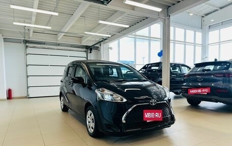 Toyota Sienta II, 2021 год, 1 899 000 рублей, 8 фотография