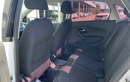 Volkswagen Polo VI (EU Market), 2015 год, 12 фотография
