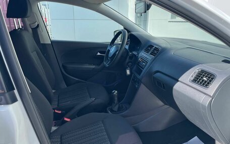 Volkswagen Polo VI (EU Market), 2015 год, 13 фотография