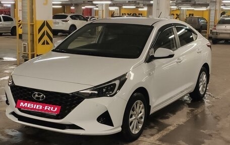 Hyundai Solaris II рестайлинг, 2021 год, 1 700 000 рублей, 4 фотография