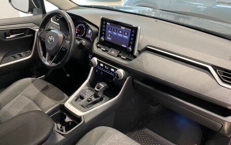 Toyota RAV4, 2020 год, 3 050 000 рублей, 13 фотография