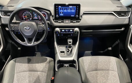 Toyota RAV4, 2020 год, 3 050 000 рублей, 10 фотография