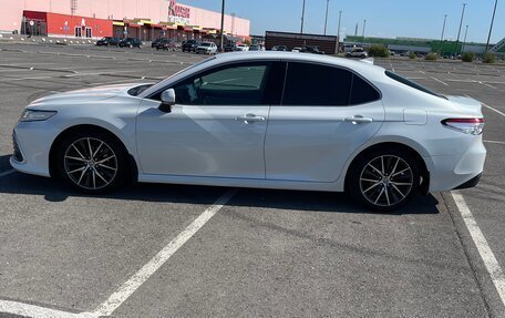 Toyota Camry, 2021 год, 3 300 000 рублей, 3 фотография