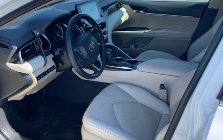Toyota Camry, 2021 год, 3 300 000 рублей, 4 фотография