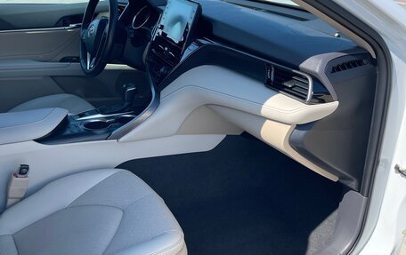 Toyota Camry, 2021 год, 3 300 000 рублей, 10 фотография