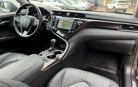 Toyota Camry, 2018 год, 3 050 000 рублей, 13 фотография