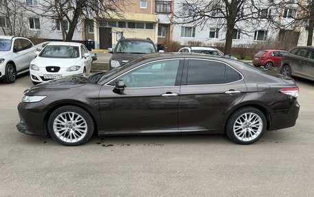 Toyota Camry, 2018 год, 3 050 000 рублей, 4 фотография