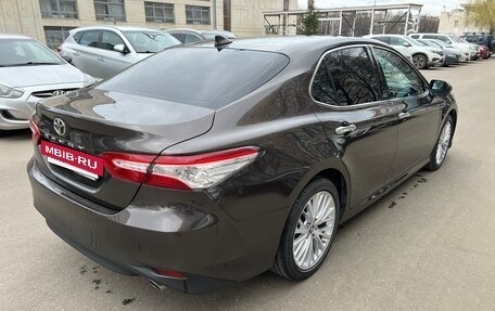 Toyota Camry, 2018 год, 3 050 000 рублей, 7 фотография