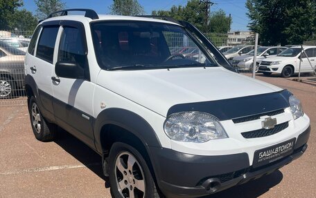Chevrolet Niva I рестайлинг, 2015 год, 630 000 рублей, 3 фотография