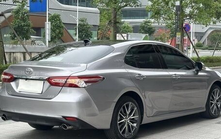Toyota Camry, 2021 год, 2 600 000 рублей, 4 фотография