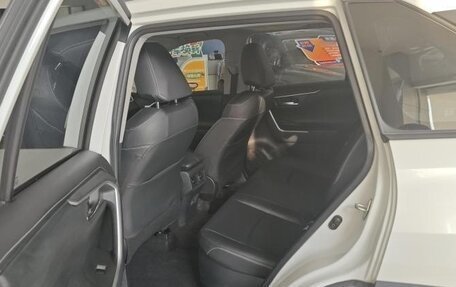 Toyota Camry, 2021 год, 2 600 000 рублей, 11 фотография