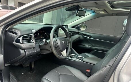 Toyota Camry, 2021 год, 2 600 000 рублей, 10 фотография
