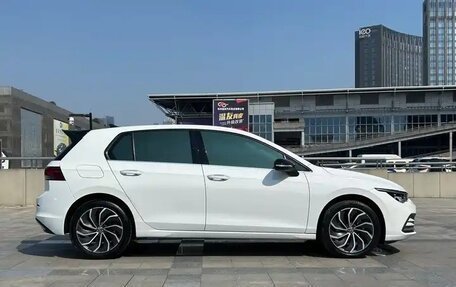 Volkswagen Golf VIII, 2021 год, 1 700 000 рублей, 5 фотография