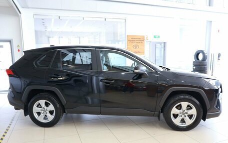 Toyota RAV4, 2021 год, 2 900 000 рублей, 7 фотография