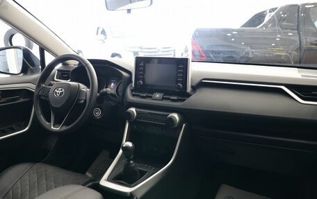Toyota RAV4, 2021 год, 2 900 000 рублей, 9 фотография