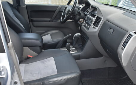 Mitsubishi Pajero III рестайлинг, 2005 год, 1 980 000 рублей, 18 фотография