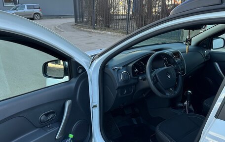 Renault Logan II, 2017 год, 850 000 рублей, 15 фотография