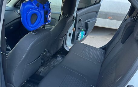 Renault Logan II, 2017 год, 850 000 рублей, 14 фотография