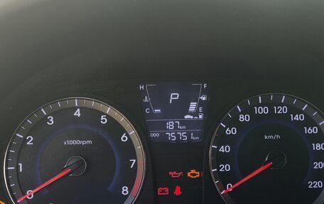Hyundai Solaris II рестайлинг, 2011 год, 700 000 рублей, 8 фотография