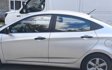 Hyundai Solaris II рестайлинг, 2011 год, 700 000 рублей, 5 фотография