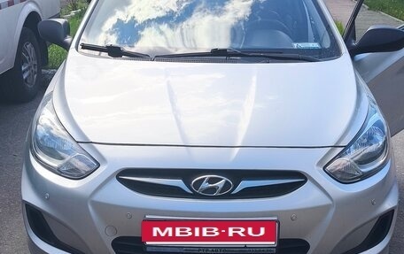 Hyundai Solaris II рестайлинг, 2011 год, 700 000 рублей, 6 фотография