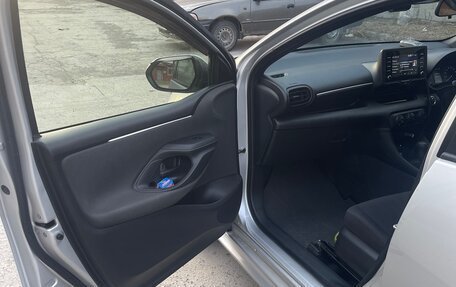 Toyota Yaris, 2020 год, 1 185 000 рублей, 10 фотография