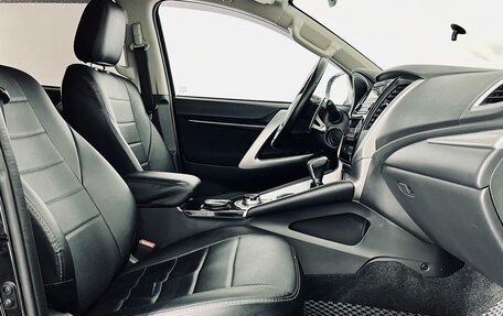 Mitsubishi Pajero Sport III рестайлинг, 2018 год, 2 890 000 рублей, 10 фотография