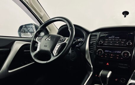 Mitsubishi Pajero Sport III рестайлинг, 2018 год, 2 890 000 рублей, 11 фотография