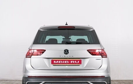 Volkswagen Tiguan II, 2021 год, 3 599 000 рублей, 4 фотография