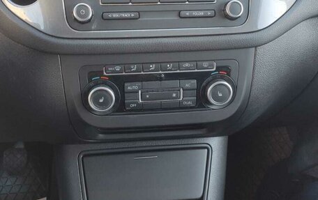 Volkswagen Tiguan I, 2011 год, 949 999 рублей, 15 фотография