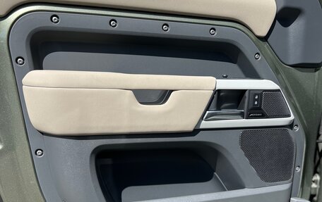 Land Rover Defender II, 2023 год, 12 200 000 рублей, 17 фотография