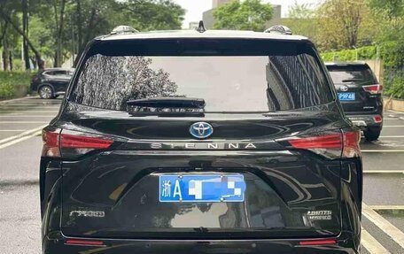 Toyota Sienna, 2021 год, 3 600 000 рублей, 3 фотография