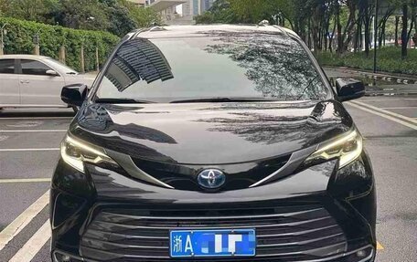 Toyota Sienna, 2021 год, 3 600 000 рублей, 2 фотография