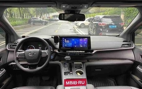 Toyota Sienna, 2021 год, 3 600 000 рублей, 6 фотография