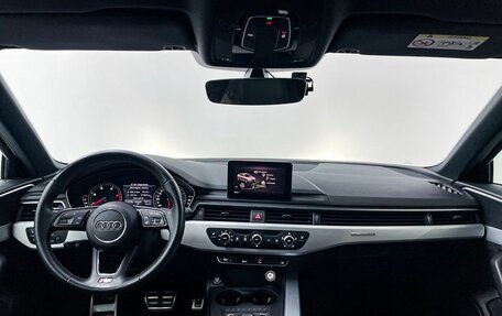 Audi A4, 2018 год, 2 800 000 рублей, 24 фотография