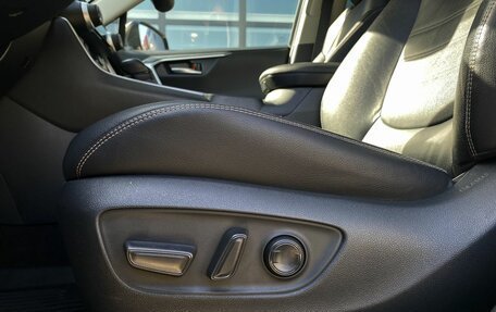 Toyota RAV4, 2021 год, 3 849 000 рублей, 26 фотография