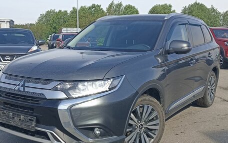 Mitsubishi Outlander III рестайлинг 3, 2019 год, 1 945 000 рублей, 1 фотография