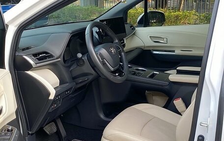 Toyota Sienna, 2022 год, 3 900 000 рублей, 8 фотография